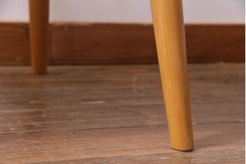 中古　杏詩木　アンディゴ　K&Wチェア　温もり溢れる無垢材が魅力的なダイニングチェア(椅子)