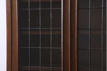 アンティーク家具　ステンドグラスが上品なイギリスアンティークのオーク材製ブックケース(カップボード、収納棚、キャビネット)(R-036817)