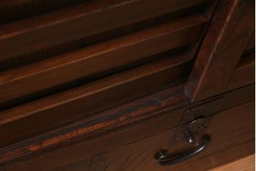 アンティーク家具　古民具・骨董　前面ケヤキ材　重厚な佇まいが存在感のある大型帳場箪笥(時代箪笥、サイドボード)