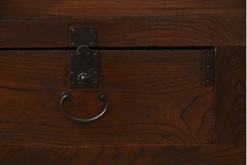 アンティーク家具　古民具・骨董　前面ケヤキ材　重厚な佇まいが存在感のある大型帳場箪笥(時代箪笥、サイドボード)