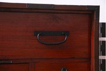 アンティーク家具　和製アンティーク　ヒノキ材　重厚感の漂う十字金具が魅力の観音開き戸の重ね箪笥(衣装箪笥、引き出し)(R-036826)