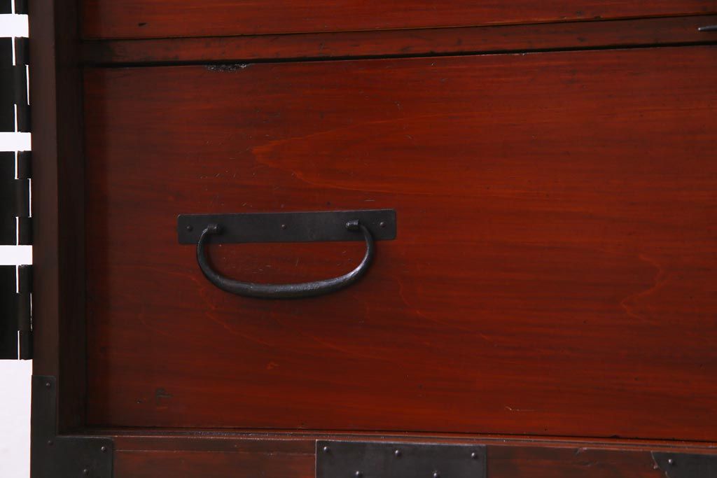 アンティーク家具　和製アンティーク　ヒノキ材　重厚感の漂う十字金具が魅力の観音開き戸の重ね箪笥(衣装箪笥、引き出し)(R-036826)