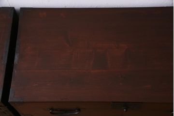 アンティーク家具　和製アンティーク　ヒノキ材　重厚感の漂う十字金具が魅力の観音開き戸の重ね箪笥(衣装箪笥、引き出し)(R-036826)