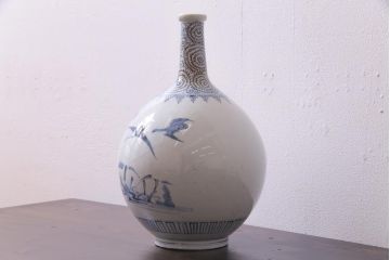 骨董　アンティーク　江戸期　古伊万里　蛸唐草花鳥図　染付徳利(花器)(R-036827)