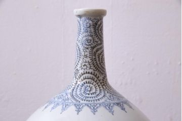 骨董　アンティーク　江戸期　古伊万里　蛸唐草花鳥図　染付徳利(花器)(R-036827)
