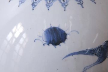 骨董　アンティーク　江戸期　古伊万里　蛸唐草花鳥図　染付徳利(花器)(R-036827)