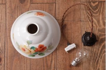 アンティーク家具　オールドノリタケ・則武(日陶)　ローズ(薔薇)　鮮やかな絵柄が目を引く電笠(天井照明、シェード)(R-036835)