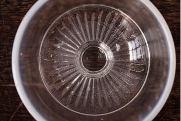 レトロ雑貨　昭和レトロ　コレクションにもぴったりなプレスガラスの乳白暈し氷コップ2個セット(プレスガラス)(R-036836)