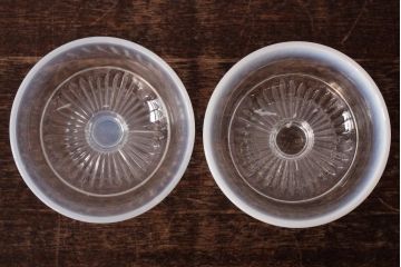 レトロ雑貨　昭和レトロ　コレクションにもぴったりなプレスガラスの乳白暈し氷コップ2個セット(プレスガラス)(R-036837)