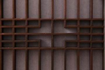 ラフジュ工房オリジナル　アンティーク建具リメイク　組子が目を引く書院戸を活かした和風キャビネット(収納棚、戸棚)(R-036840)