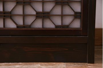 ラフジュ工房オリジナル　アンティーク建具リメイク　組子が目を引く書院戸を活かした和風キャビネット(収納棚、戸棚)(R-036841)