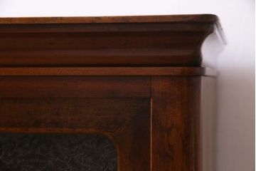 アンティーク家具　結霜ガラス入り　リメイク　脚付き　桃の取っ手がアクセントになったテレビ台(収納棚、キャビネット、戸棚、リビングボード)