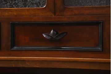 アンティーク家具　結霜ガラス入り　リメイク　脚付き　桃の取っ手がアクセントになったテレビ台(収納棚、キャビネット、戸棚、リビングボード)