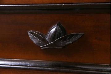 アンティーク家具　結霜ガラス入り　リメイク　脚付き　桃の取っ手がアクセントになったテレビ台(収納棚、キャビネット、戸棚、リビングボード)