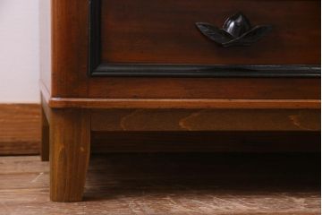 アンティーク家具　結霜ガラス入り　リメイク　脚付き　桃の取っ手がアクセントになったテレビ台(収納棚、キャビネット、戸棚、リビングボード)