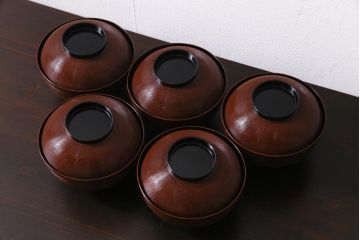 中古　和光堂謹製　輪島塗　波千鳥蒔絵　煮物椀5客セット・箱付き(木製漆器、蓋付お椀)(R-036845)