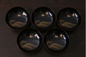 中古　和光堂謹製　輪島塗　波千鳥蒔絵　煮物椀5客セット・箱付き(木製漆器、蓋付お椀)(R-036845)