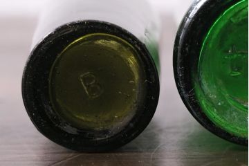 アンティーク雑貨　イギリスビンテージ　おしゃれなディスプレイに活躍するボトル4個セット(ガラスビン、瓶)(R-036849)