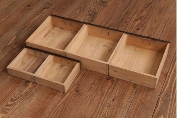 アンティーク家具　和製アンティーク　唐木　前面縞黒檀　上品かつシックな雰囲気漂う茶箪笥(茶タンス、戸棚、収納棚)