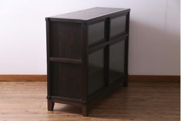 アンティーク家具　当店オリジナルガラス・モールガラス　前面ケヤキ材　懐かしさ感じるリメイクキャビネット(収納棚、ガラス戸棚、サイドボード)(R-036855)