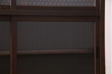 アンティーク家具　当店オリジナルガラス・モールガラス　前面ケヤキ材　懐かしさ感じるリメイクキャビネット(収納棚、ガラス戸棚、サイドボード)(R-036855)