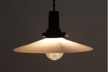 昭和レトロ照明　戦前　昔懐かしい平笠シェードのペンダントライト(吊り下げ照明、天井照明)(R-036857)