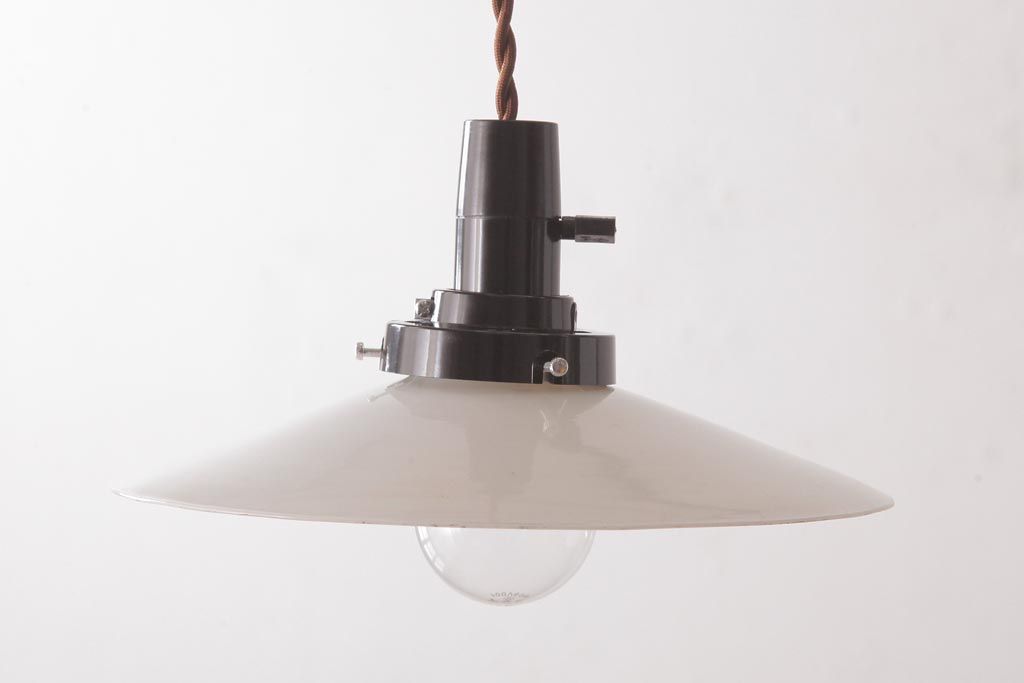 昭和レトロ照明　戦前　昔懐かしい平笠シェードのペンダントライト(吊り下げ照明、天井照明)(R-036858)