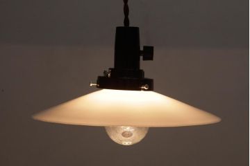 昭和レトロ照明　戦前　昔懐かしい平笠シェードのペンダントライト(吊り下げ照明、天井照明)(R-036858)
