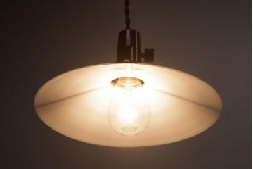 昭和レトロ照明　戦前　昔懐かしい平笠シェードのペンダントライト(吊り下げ照明、天井照明)(R-036858)