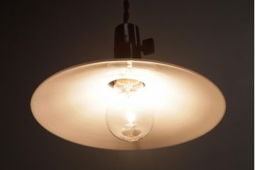 昭和レトロ照明　戦前　昔懐かしい平笠シェードのペンダントライト(吊り下げ照明、天井照明)(R-036859)