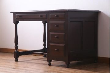 ビンテージ家具　松本民芸家具　T型　クラシカルなデザインがシック雰囲気漂う片袖机(デスク、在宅ワーク、在宅用作業台)(定価約37万円)(R-036862)