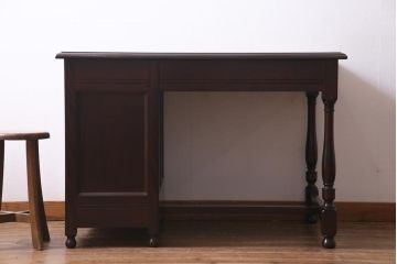 ビンテージ家具　松本民芸家具　T型　クラシカルなデザインがシック雰囲気漂う片袖机(デスク、在宅ワーク、在宅用作業台)(定価約37万円)(R-036862)