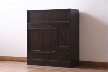 アンティーク家具　指物家具　上手物!　縞黒檀材・栓材・桐材　上質な作りの茶箪笥(和タンス、違い棚、桐箪笥、桐たんす)(R-036865)
