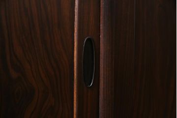 アンティーク家具　指物家具　上手物!　縞黒檀材・栓材・桐材　上質な作りの茶箪笥(和タンス、違い棚、桐箪笥、桐たんす)(R-036865)