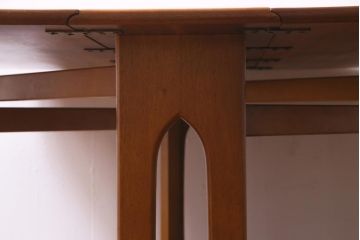 ヴィンテージ家具　北欧ビンテージ　チーク材　スタイリッシュなデザインが目を惹くバタフライテーブル(エクステンションテーブル、ラウンドテーブル)