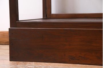 レトロ家具　ヒノキ材　シンプルな引き出し付きガラスケース(ショーケース、陳列棚)(R-036875)