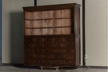 アンティーク家具　引き出し25杯　大振りなキャビネット(飾り棚、収納棚)(R-036877)