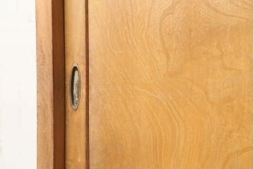 レトロ家具　昭和中期　レトロガラスがおしゃれな食器棚(キャビネット、収納棚)(R-036883)
