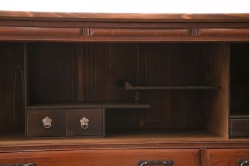 レトロ家具　大正昭和初期　ニレ材　ダイヤガラス　上品な印象のサイドボード(テレビ台、収納棚、戸棚)(R-036908)