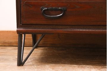 レトロ家具　大正昭和初期　ニレ材　ダイヤガラス　上品な印象のサイドボード(テレビ台、収納棚、戸棚)(R-036908)