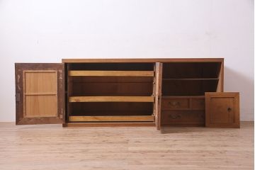 アンティーク家具　昭和中期　木製扉付きの和レトロなテレビ台(ローボード、収納棚)(R-036914)