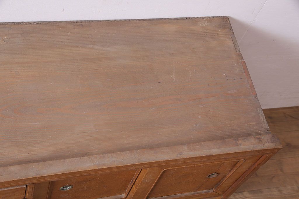 アンティーク家具　昭和中期　木製扉付きの和レトロなテレビ台(ローボード、収納棚)(R-036914)