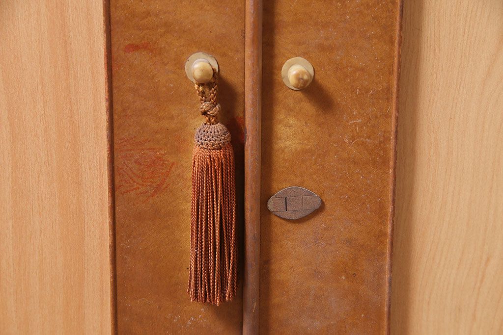 アンティーク家具　昭和中期　木製扉付きの和レトロなテレビ台(ローボード、収納棚)(R-036914)