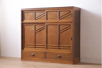 レトロ家具　昭和初期　木製引き戸のデザインが目を引く下駄箱(収納棚、戸棚)(R-036916)