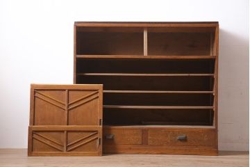 レトロ家具　昭和初期　木製引き戸のデザインが目を引く下駄箱(収納棚、戸棚)(R-036916)