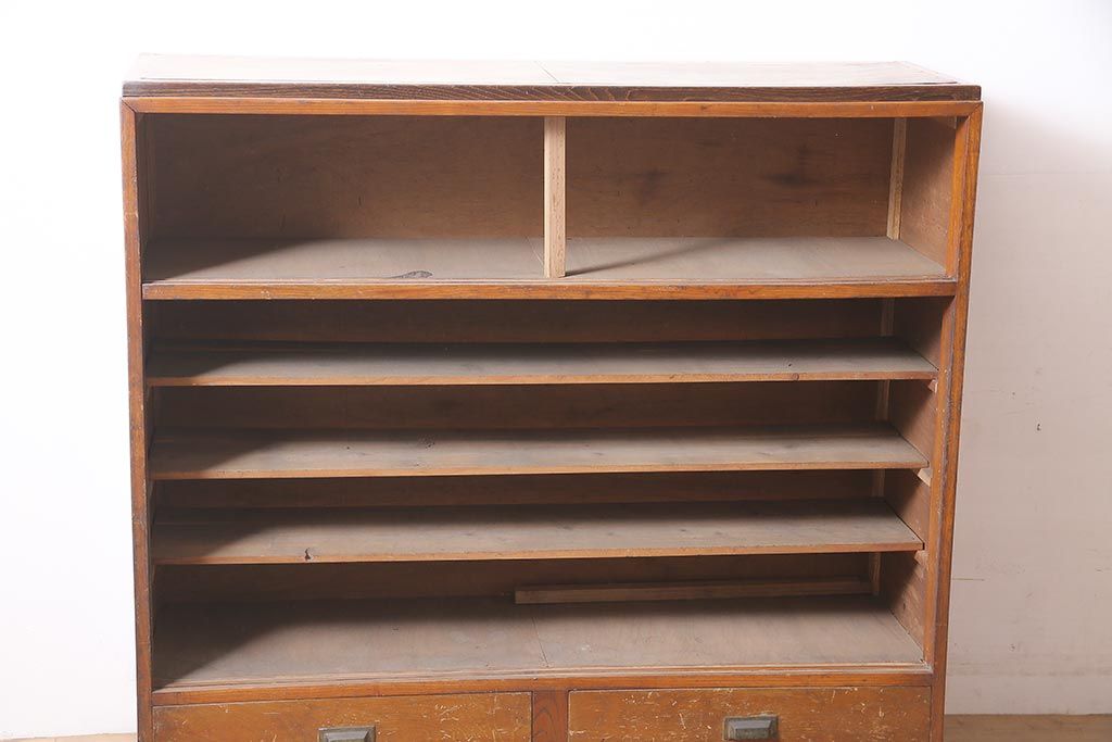 レトロ家具　昭和初期　木製引き戸のデザインが目を引く下駄箱(収納棚、戸棚)(R-036916)