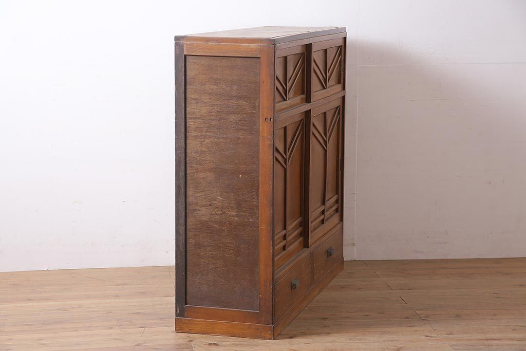 レトロ家具　昭和初期　木製引き戸のデザインが目を引く下駄箱(収納棚、戸棚)(R-036916)