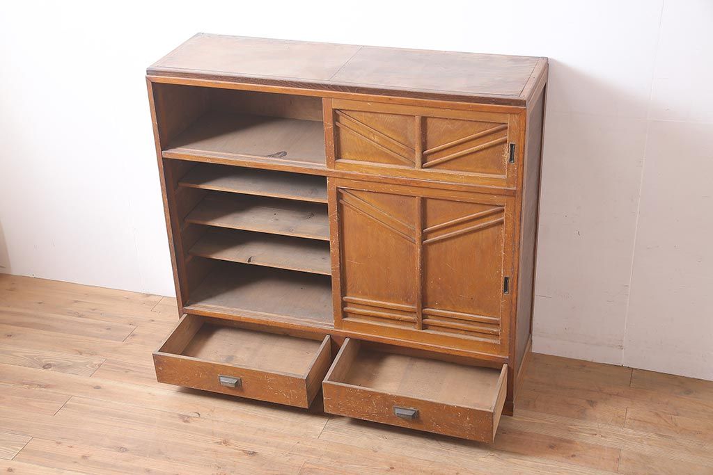 レトロ家具　昭和初期　木製引き戸のデザインが目を引く下駄箱(収納棚、戸棚)(R-036916)