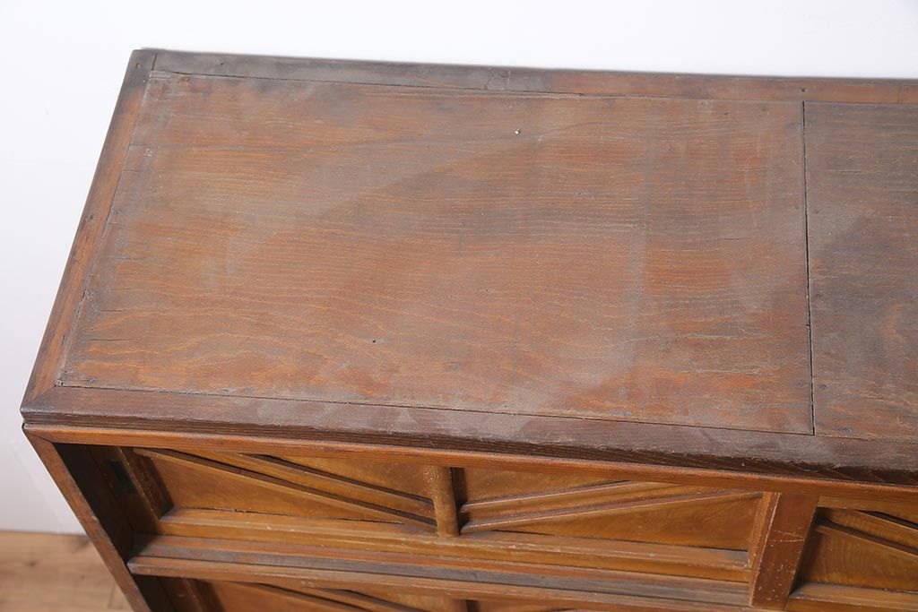 レトロ家具　昭和初期　木製引き戸のデザインが目を引く下駄箱(収納棚、戸棚)(R-036916)