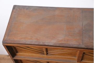 レトロ家具　昭和初期　木製引き戸のデザインが目を引く下駄箱(収納棚、戸棚)(R-036916)